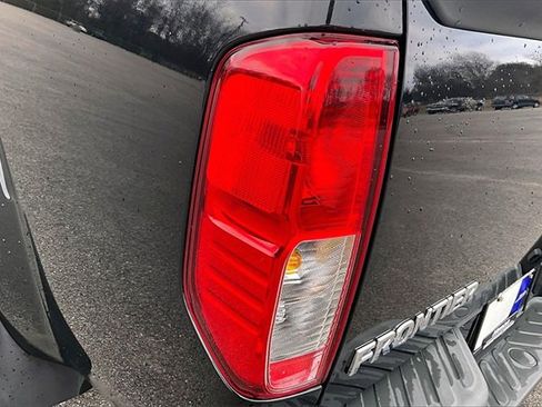 Used 2020 Nissan Frontier SV image 21
