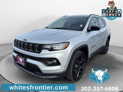 Used 2026 Jeep Compass Latitude image 1