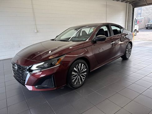 Used 2025 Nissan Altima 2.5 SV FWD image 4