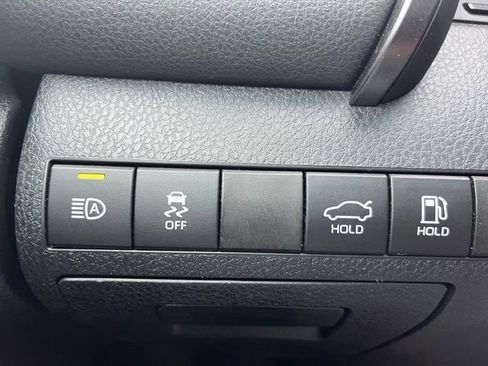 Used 2019 Toyota Camry LE w/ Convenience Package FWD image 15