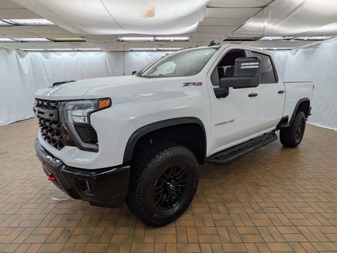 Used 2026 Chevrolet Silverado 2500 ZR2 AWD/4WD image 3