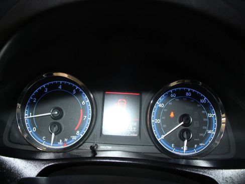 Used 2018 Toyota Corolla LE image 14