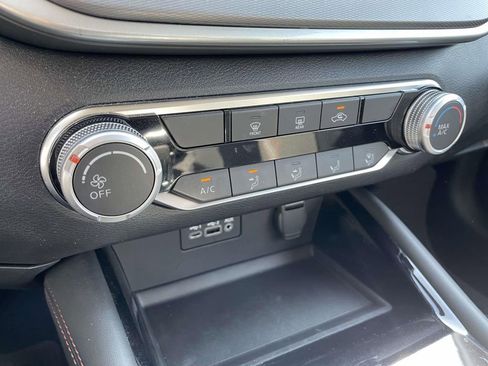 Used 2024 Nissan Altima 2.5 SR FWD image 25