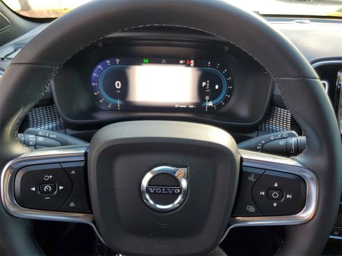 Certified 2025 Volvo XC40 B5 Plus image 21