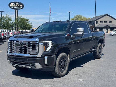 Used 2024 GMC Sierra 3500 Denali w/ Denali Reserve Package AWD/4WD image 3