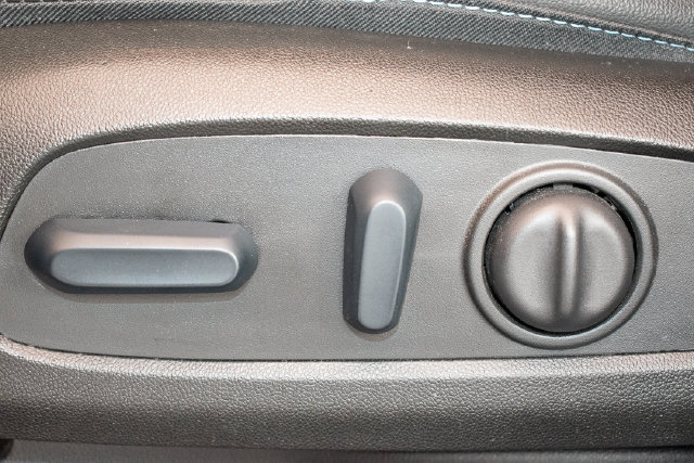 Used 2023 Chevrolet Bolt LT w/ Infotainment Package FWD image 19