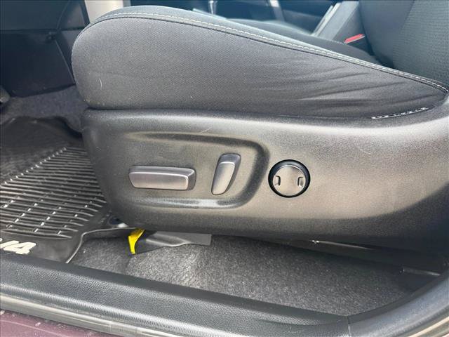 Used 2018 Toyota RAV4 XLE AWD/4WD image 4