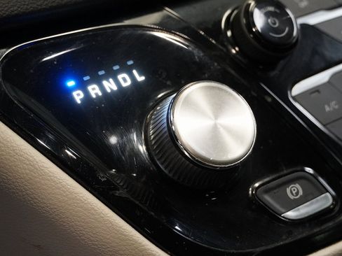 Used 2019 Chrysler Pacifica Touring-L image 20