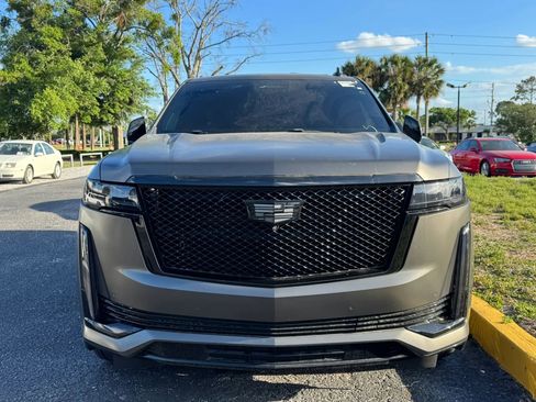 Used 2021 Cadillac Escalade ESV Premium Luxury Platinum RWD image 2