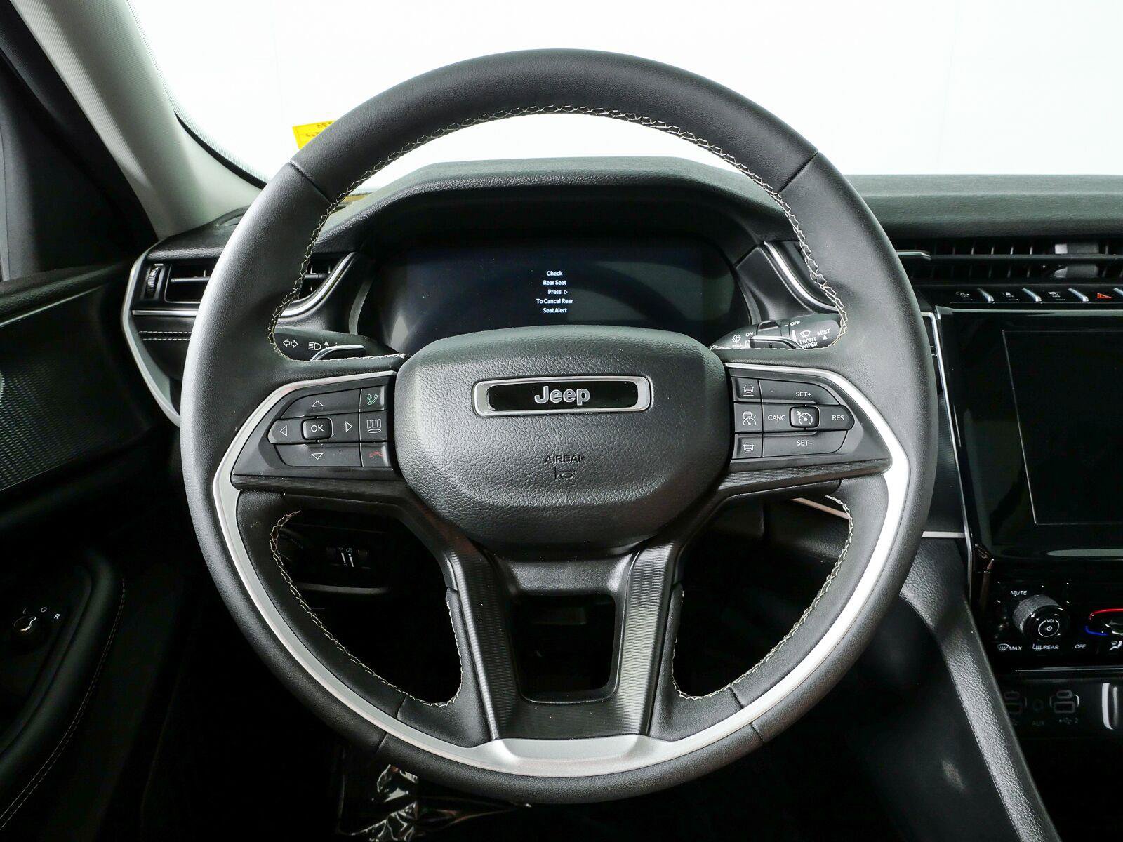 Used 2023 Jeep Grand Cherokee Laredo X AWD/4WD image 11