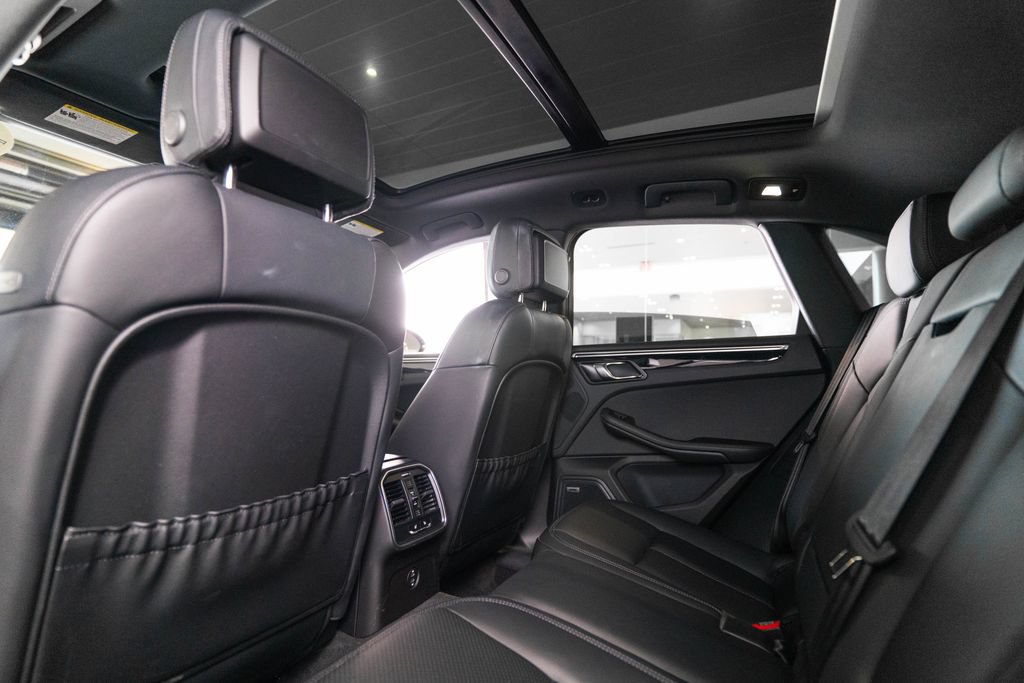 Certified 2024 Porsche Macan S AWD/4WD image 16