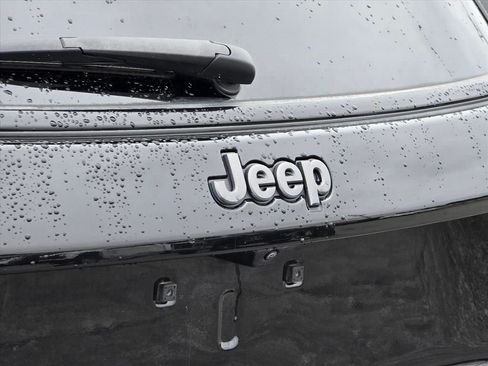 Used 2025 Jeep Compass Trailhawk w/ Trailhawk Elite Group AWD/4WD image 13