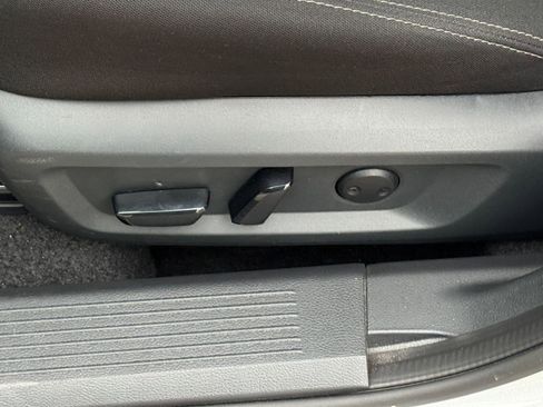Used 2025 Nissan Rogue SV FWD image 22