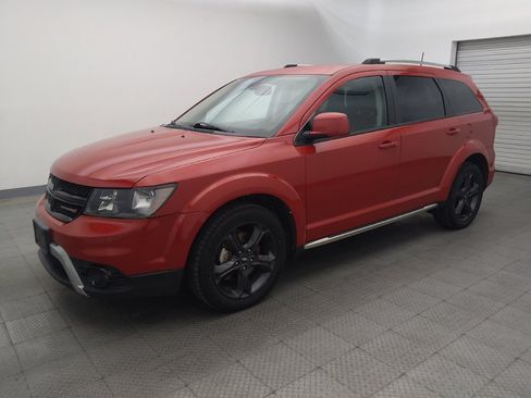 Used 2019 Dodge Journey Crossroad FWD image 2