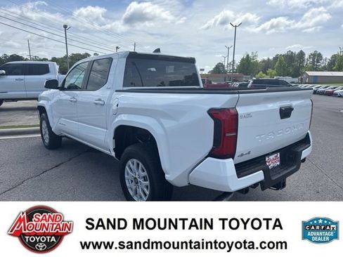 Used 2026 Toyota Tacoma SR5 AWD/4WD image 5