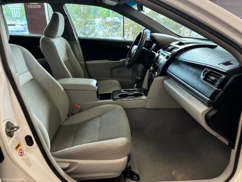 Used 2013 Toyota Camry LE FWD image 33