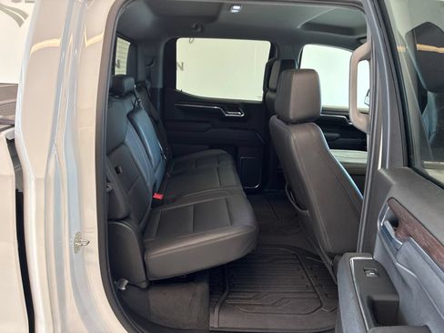 Used 2024 GMC Sierra 1500 SLT w/ SLT Convenience Package AWD/4WD image 8