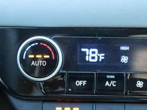 Used 2025 Hyundai Elantra SEL image 24