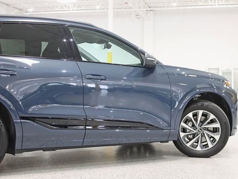 Used 2025 Audi Q6 e-tron Premium Plus w/ Premium Plus AWD/4WD image 12
