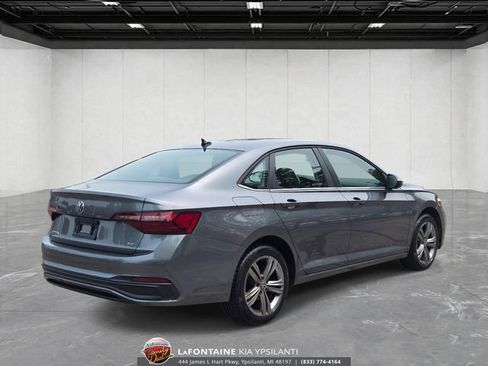 Used 2024 Volkswagen Jetta SE FWD image 13