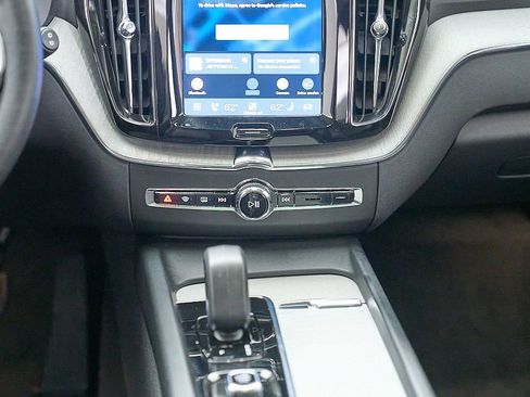 Certified 2025 Volvo XC60 B5 Plus w/ Climate Package AWD/4WD image 27