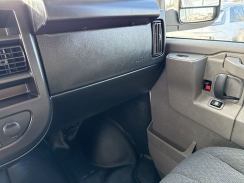 Used 2024 GMC Savana 2500 w/ Driver Convenience Package image 15