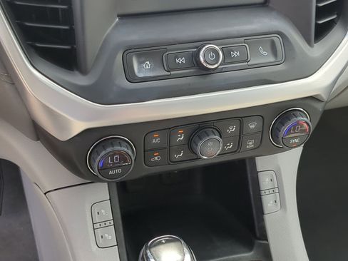 Used 2018 GMC Acadia SLE FWD image 16