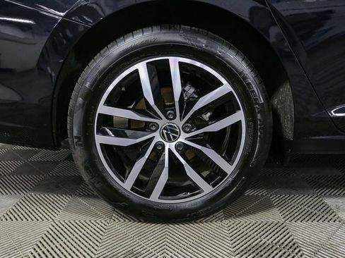 Used 2025 Volkswagen Jetta SE image 14