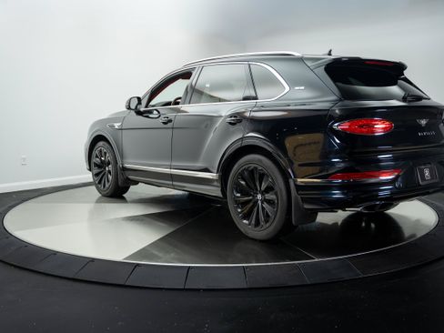 Used 2021 Bentley Bentayga w/ First Edition Specification AWD/4WD image 8