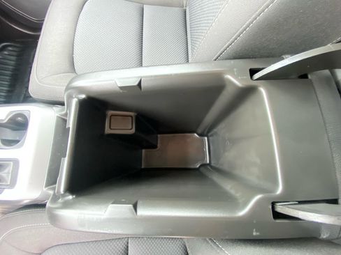 Used 2022 Chevrolet Colorado LT w/ Fleet Safety Package image 29