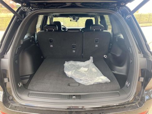 New 2025 Jeep Grand Cherokee Altitude image 35