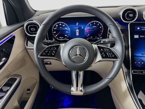 Used 2026 Mercedes-Benz GLC 300 4MATIC image 11