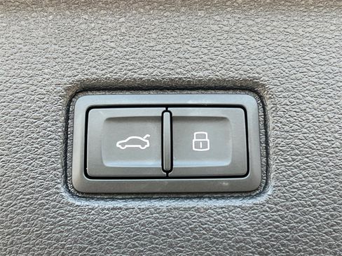 Used 2025 Audi Q7 2.0T Premium w/ Convenience Package image 19