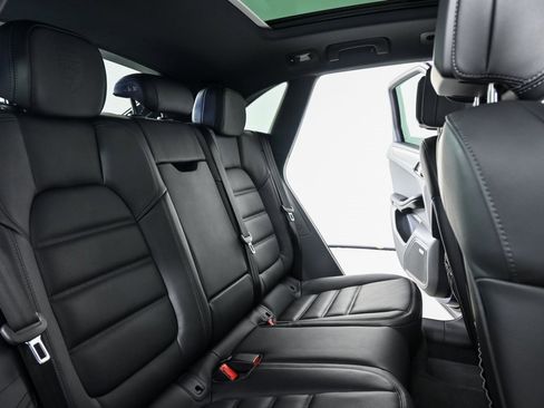 New 2026 Porsche Macan image 23
