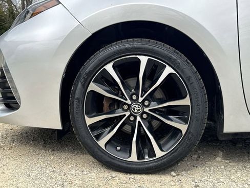 Used 2017 Toyota Corolla SE w/ SE Premium Package FWD image 33