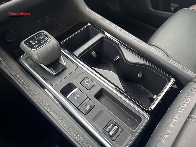 Certified 2025 Nissan Pathfinder Platinum w/ Cargo Package FWD image 26