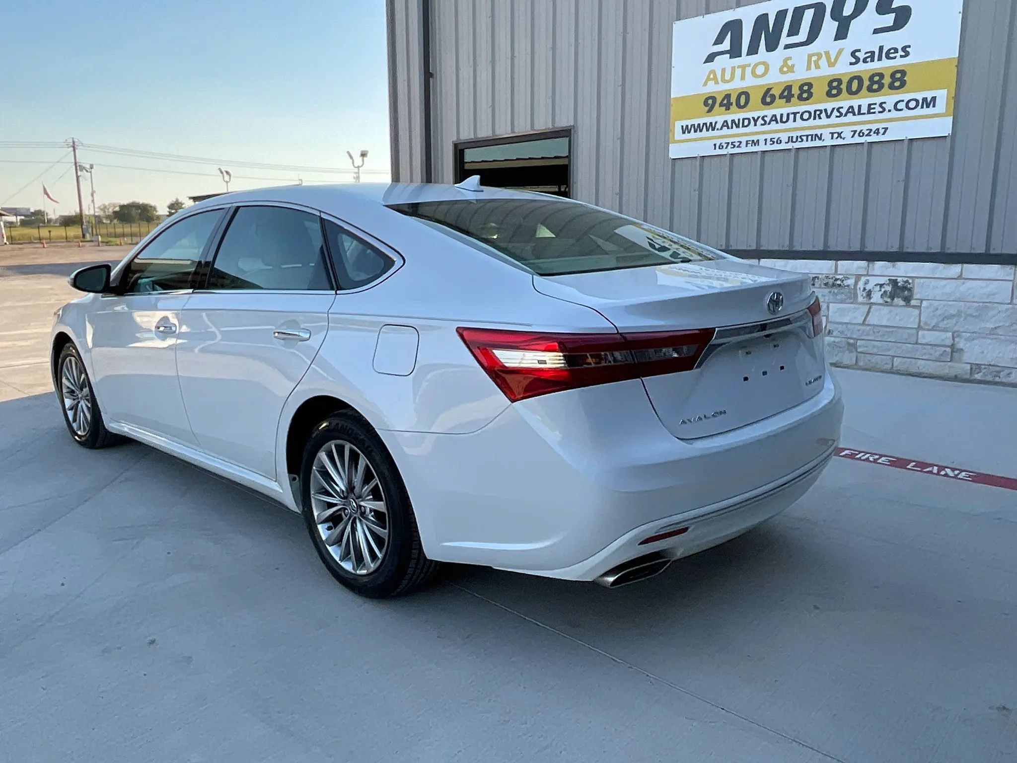 Used 2016 Toyota Avalon FWD image 5