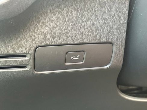 Certified 2026 Volvo XC40 B5 Plus AWD/4WD image 30