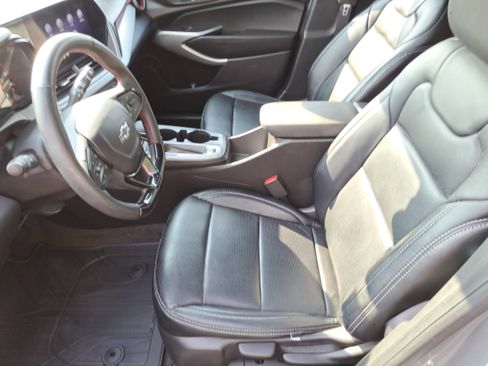 Used 2024 Chevrolet Trax RS w/ Sunroof Package image 12