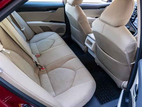 Used 2019 Toyota Camry LE image 31