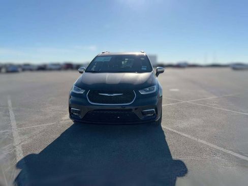 New 2026 Chrysler Pacifica Pinnacle image 2