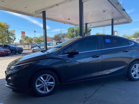 Used 2017 Chevrolet Cruze LT w/ Convenience Package image 24