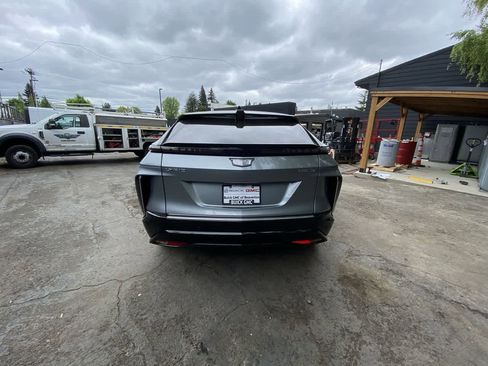 Used 2024 Cadillac Lyriq Luxury w/ LPO, Floor Liner Package AWD/4WD image 5