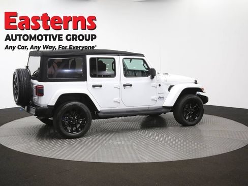 Used 2022 Jeep Wrangler Unlimited Sahara w/ Cold Weather Group AWD/4WD image 44