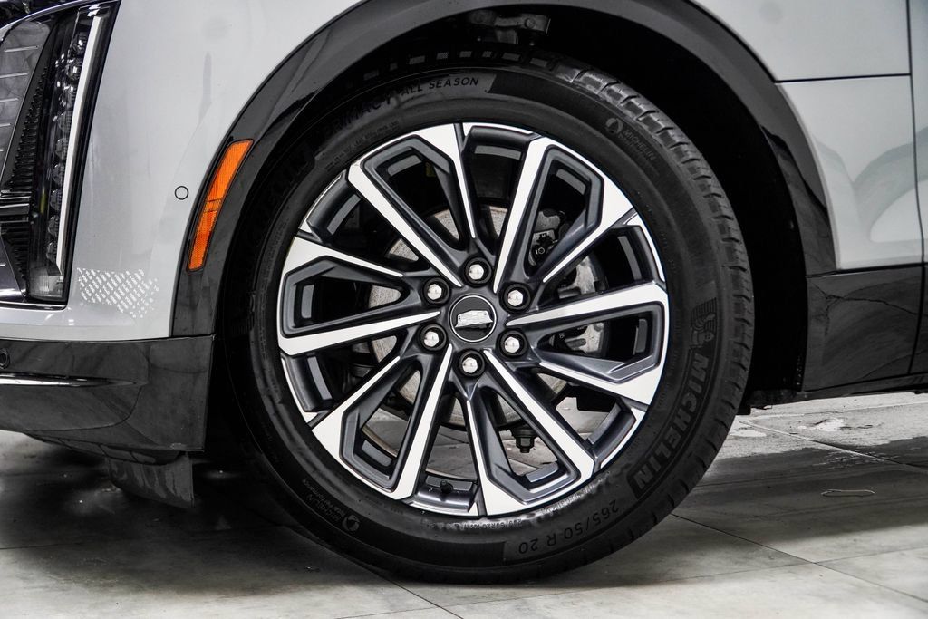 Used 2024 Cadillac Lyriq Sport RWD image 7