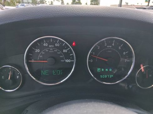 Used 2017 Jeep Wrangler Unlimited Sahara w/ Connectivity Group AWD/4WD image 11