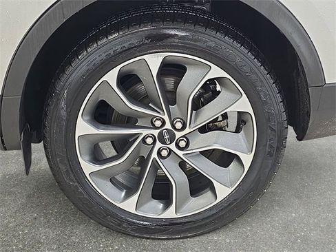 Used 2022 Lincoln Nautilus Reserve w/ Equipment Group 201A image 30