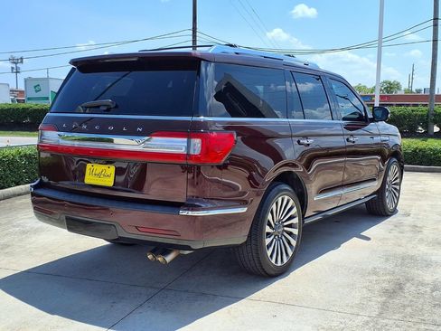 Used 2018 Lincoln Navigator Reserve w/ Technology Package AWD/4WD image 2