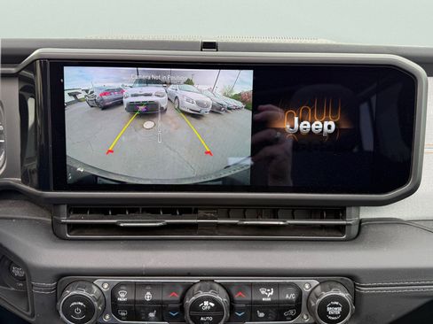 Used 2024 Jeep Wrangler Unlimited Sahara image 22