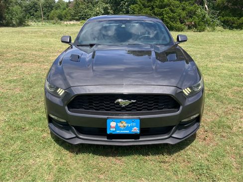 Used 2017 Ford Mustang Coupe RWD image 10